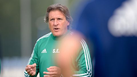 Egea Requexon Real Oviedo.Sergio Egea, en un entrenamiento en El Requexón