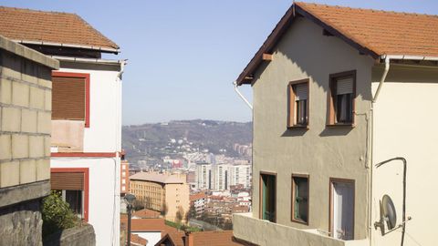 mas.Vistas al centro de Bilbao desde una de las cuestas que suben Masustegi