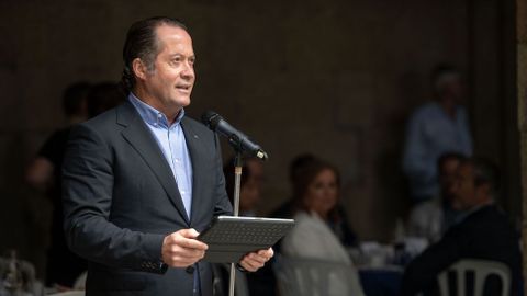 Juan Carlos Escotet, presidente de Abanca, durante su intervencin en el claustro del Colegio del Cardenal