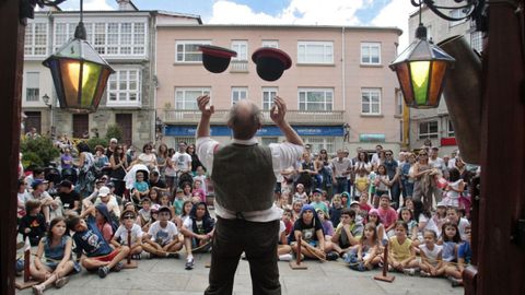 Actuación del festival A rúa e vosa en la plaza de España, en las fiestas del pasado año