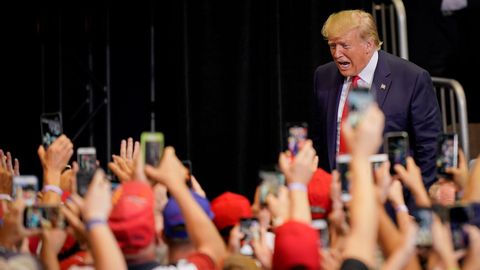 Donald Trump se dirige a sus fieles en un mitin en Cincinnati (Ohio)