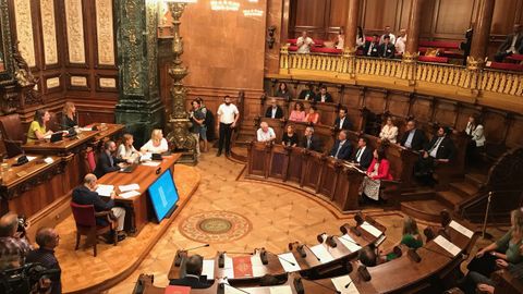 Pleno del Ayuntamiento de Barcelona, donde se aprob instar al Congreso a impulsar una comisin de investigacin sobre los atentados del 17 de agosto