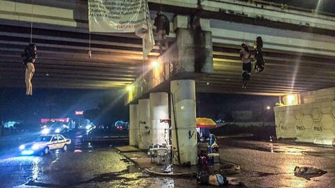 Cuatro cadaveres aparecieron colgados de un puente y dos en el suelo, en Uruapan