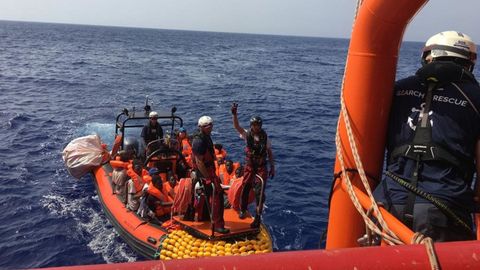 El Ocean Viking rescató este sabado en aguas internacionales, frente a las costas de Libia, a 85 personas, cuatro de ellas niños