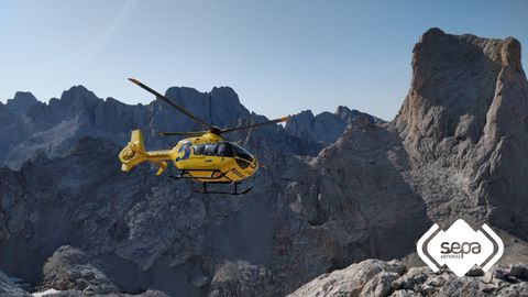 Un helicóptero de SEPA durante un rescate