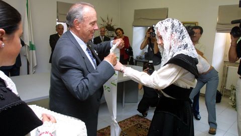 Fraga, colocando una de las bandas de reinas y de damas en el San Ramón del 2002