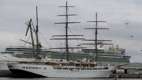 TRASATLANTICOS SEA CLOUD II Y EL INDEPENDENCE OF THE SEAS EN EL PUERTO DE A CORUÑA