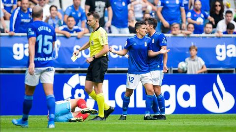 Juanjo Nieto instantes después de recibir la primera tarjeta ante el Lugo