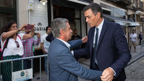 Pedro Snchez se comprometi con el presidente cntabro, Miguel ngel Revilla, a invertir en el AVE a Santander, en el puerto y en el hospital de Valdecilla