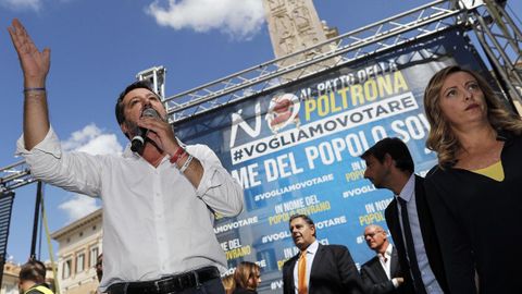 Matteo Salvini y la presidenta de Hermanos de Italia, Giorgia Meloni se dieron un bao de masas frente al Parlamento