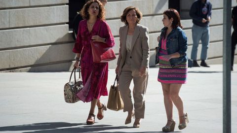 El fracaso de las negociadoras. La ministra de Hacienda en funciones, María Jesús Montero, la vicepresidenta del Gobierno en funciones, Carmen Calvo y la número dos del PSOE, Adriana Lastra, las tres representantes del PSOE que negociaron un acuerdo para la investidura y que no lograron alcanzar