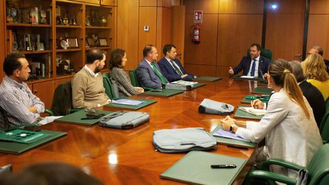 Reunin en la sede de empresas de Caja Rural de la entidad y la Cmara de Comercio de Oviedo para la  presentacin de Agendados, Listos, Ya
