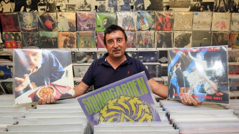 Iago Costoya de Disco Precio defiende la venta física frente a la online en Santiago