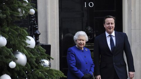 Cameron recibió a la reina en Downing Street para un Consejo de Ministro en el 2012