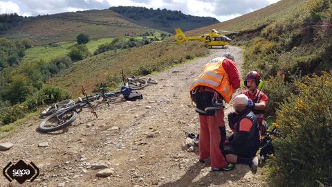 Un ciclista accidentado en Lena