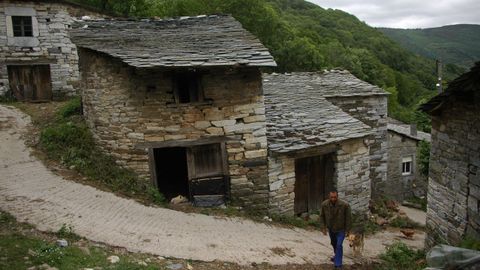 Céramo. Esta aldea de O Courel se halla en una zona donde predominan las rocas calizas formadas en el período Cámbrico.