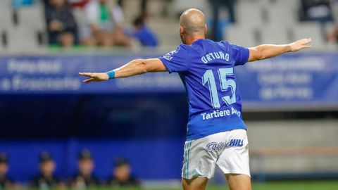 Gol Ortuño Real Oviedo Extremadura Carlos Tartiere.Ortuño celebra su tanto frente al Extremadura