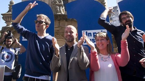 Una imagen que difícilmente se volverá a producir: Errejón con Villares y Santos en Pontevedra durante un acto en septiembre del 2016