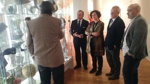 Berta Pin y Pablo Junceda en la exposicin del Sabadell Herrero sobre el sombrero