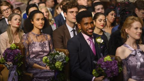 Nathalie Emmanuel (a la izquierda, conocida por interpretar a Missandei en «Juego de tronos») protagoniza la serie «Cuatro bodas y un funeral»