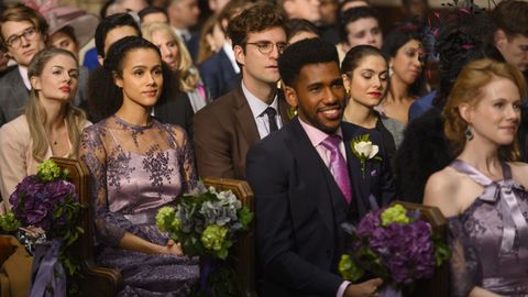 Nathalie Emmanuel (a la izquierda, conocida por interpretar a Missandei en Juego de tronos) protagoniza la serie Cuatro bodas y un funeral