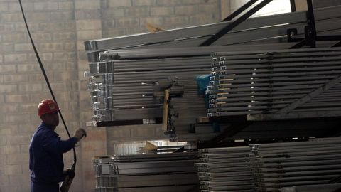 Fábrica de aluminios en Padrón