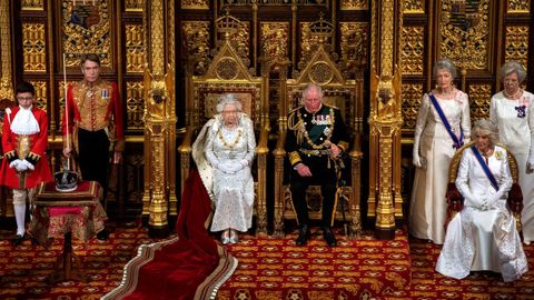 Al inaugurar el nuevo curso legislativo, Isabel II  ley desde el trono de la Cmara de los Lores  el programa de gobierno de Johnson