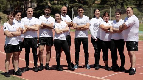 Grupo participante en la inciativa «Héroes del día a día» junto con el triatleta Javier Gómez Noya