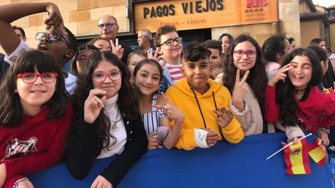 Recibimiento a la familia real en la plaza de la Catedral