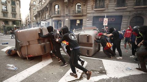 Manifetantes durante la protesta en Via Laietana