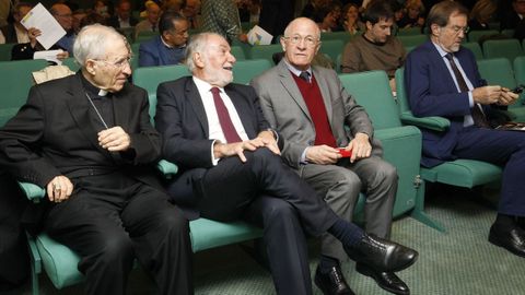 Mayor oreja, junto a Rouco Varela, este viernes en Santiago
