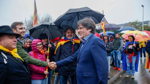 Puigdemont, en un acto de protesta convocado este domingo en su residencia en la localidad belga de Waterloo