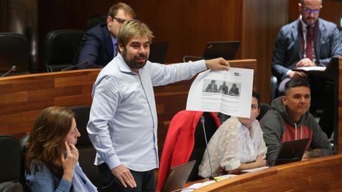 Ripa muestra en el pleno una noticia de la web del PSOE defendiendo la supresión del peaje del Huerna