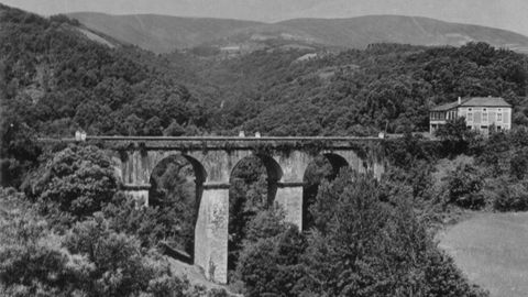 El puente dr Cruzul en la década de los 50 del siglo pasado, cuando se usaba en la N-VI