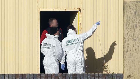 Imagen de uno de los registros efecutados en la nave de Asados donde apareció el cadáver de Diana Quer