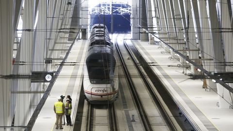 Un tren en la estación de Urzaiz, en Vigo