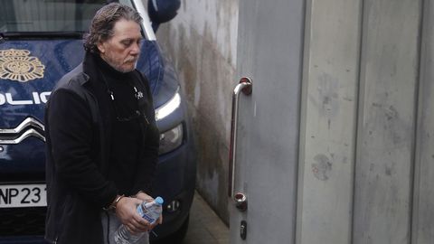 Sito Miñanco llegando a la Audiencia Provincial de Pontevedra