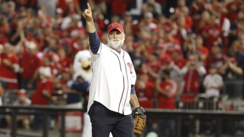 El chef Jose Andrés durante el quinto partido de las Series Mundiales de béisbol