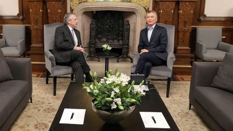 Alberto Fernndez y Mauricio Macri, este lunes, en la Casa Rosada