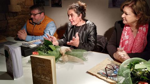 ana.Ana Vila Portomeñe sempre presenta os seus libros o 8 de marzo, Día da Muller Traballadora. Aquí, durante a xira do seu primeiro poemario, «Algo de mi con mucho de ti», no 2015