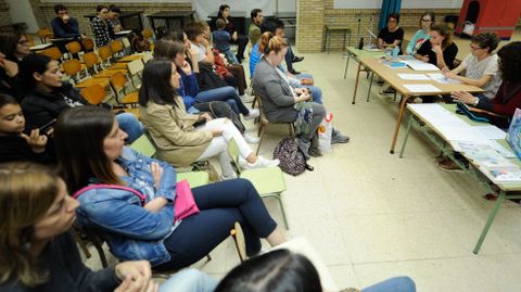 Asamblea de madres y padres de estudiantes en un colegio gallego. Las familias (y los alumnos mayores) son el público al que va dirigido el nuevo portal