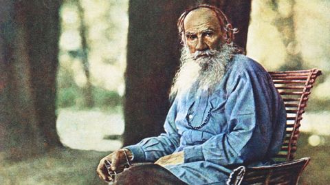 Retrato en color de Lev Tolstói en la propiedad de Yásnaia Poliana, realizado por Prokudin-Gorskii en mayo de 1908