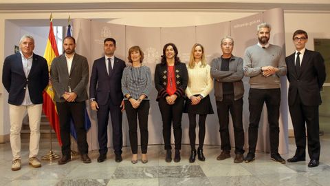 Yolanda Valdeolivas y María José Rienda (centro) presiden la reunión en el Ministerio Trabajo, Migraciones y Seguridad Social para desbloquear la huelga en el fútbol femenino