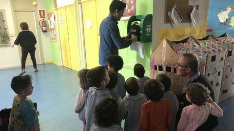 Desfribrilador instalado en un colegio de Nigrán