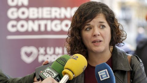 a cabeza de lista de Unidas Podemos al Congreso de los Diputados por Asturias, Sofía Castañón, hace declaraciones a los periodistas
