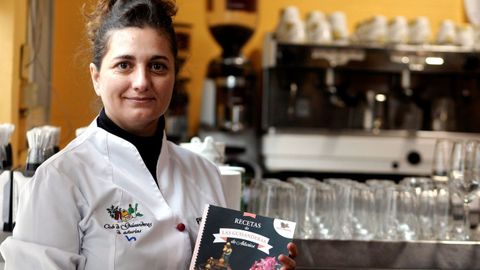 Pili Ramos, forma parte del Club de las Guisanderas, un grupo de cocineras de restaurantes asturianos que han publicado unas 300 recetas en dos libros