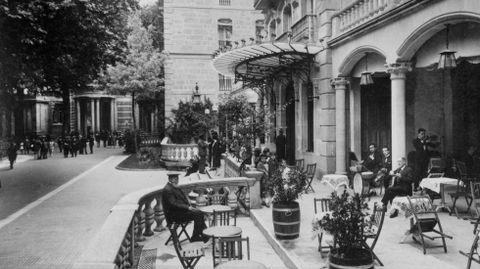 Instalaciones del balneario de Mondariz hace más de cien años