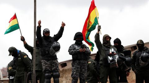 La sublevacin de la Polica en gran parte de Bolivia desat este viernes la peor crisis en los ms de trece aos de Evo Morales en el poder