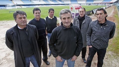 Cantarelo, rodeado de otros excélticos, en el 2011 en Balaídos