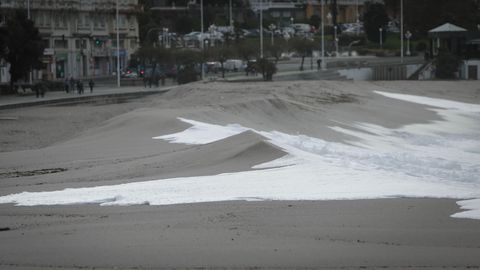 Fuerte oleaje en el Paseo Marítimo de A Coruña